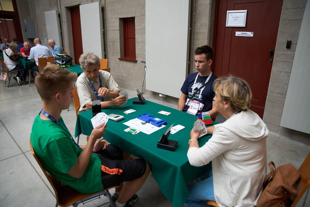 Turniej brydżowy amatorów w Hali Stulecia