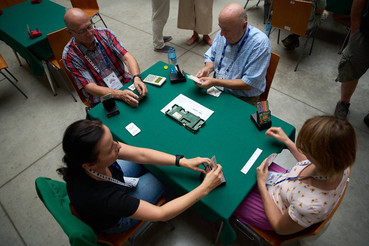 Turniej brydżowy amatorów w Hali Stulecia